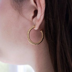 Brinco argola trançada